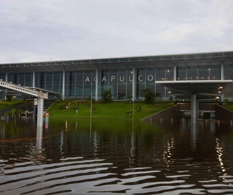 Aeropuerto de Acapulco continúa inundado y sin fecha de operación