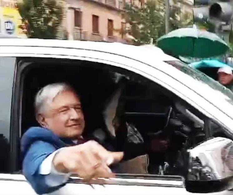 Despedida a AMLO bajo la lluvia