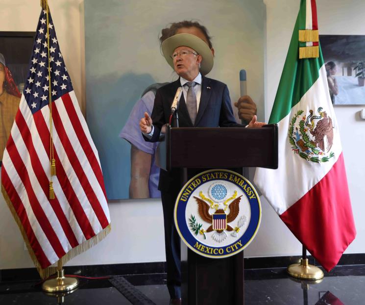 Ken Salazar ve con optimismo relación México-EU con Sheinbaum