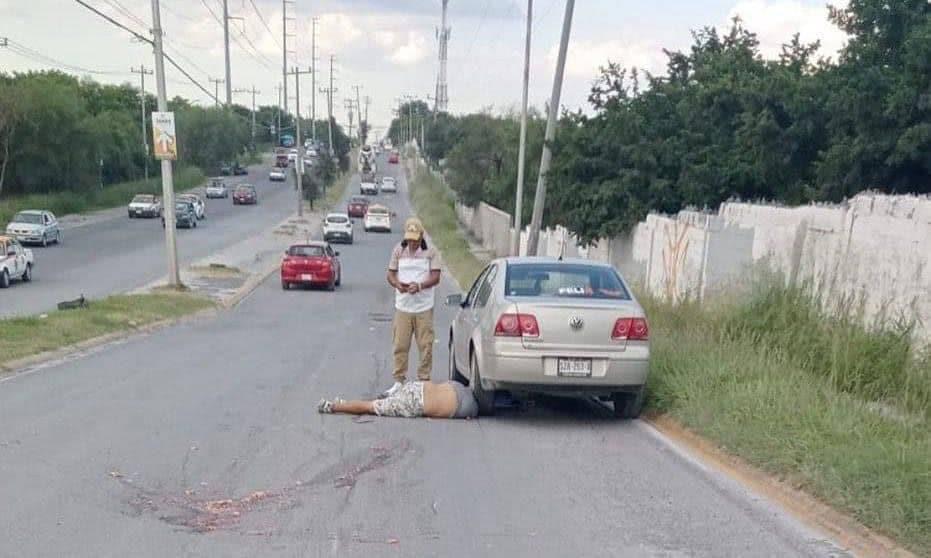 Fallece motociclista tras intentar rebasar