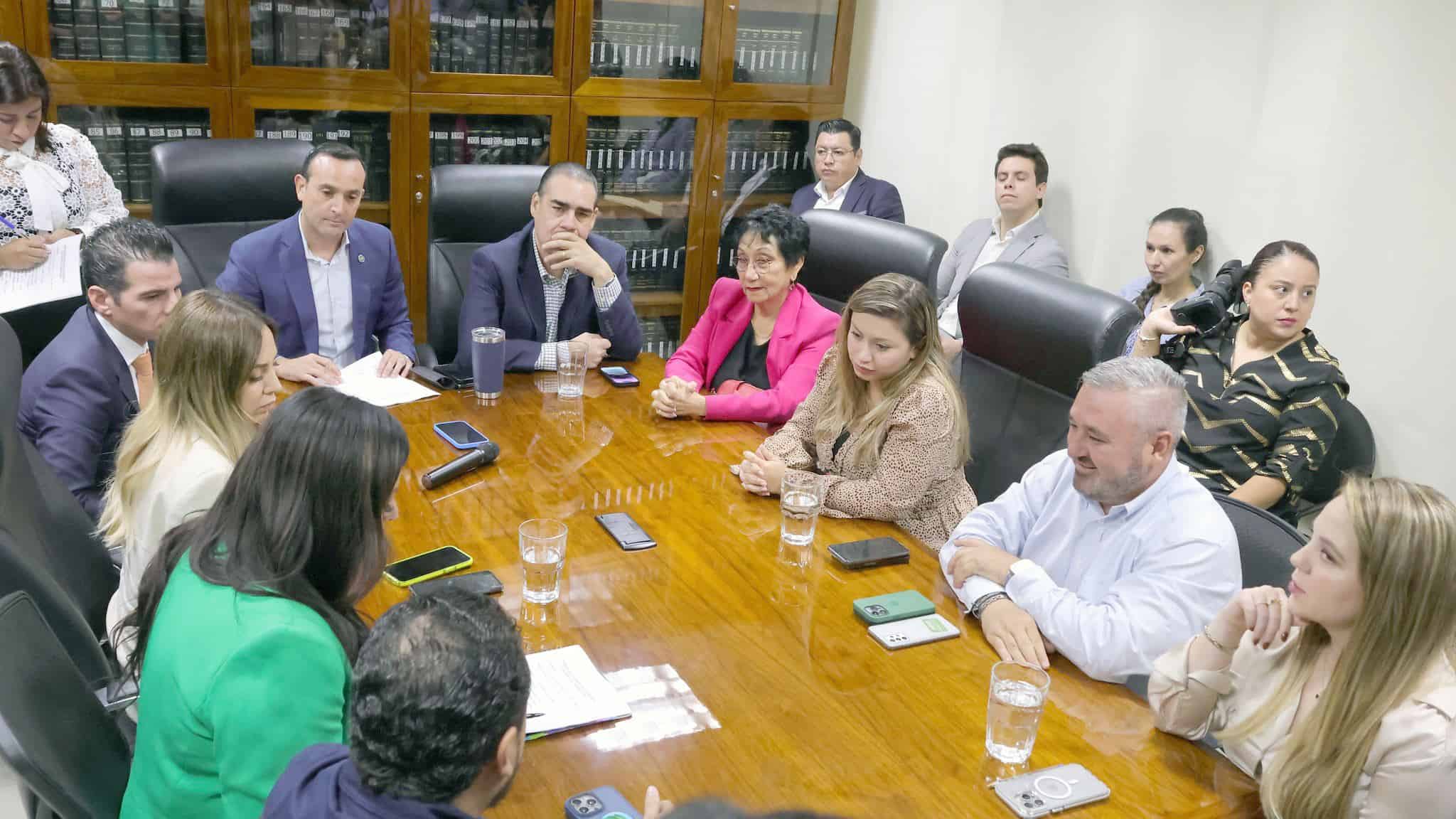 Aceptarían bancadas de PAN, PRI y Morena invitación de Samuel