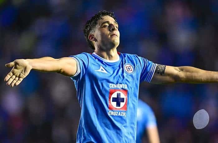 Cruz Azul vence a Necaxa y siguen de líderes