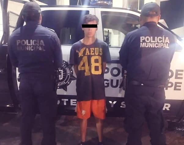 Un hombre con antecedentes penales, fue arrestado por elementos de la Secretaría de Seguridad Pública, Protección Ciudadana y Prevención Social, luego de que se introdujo a lavivienda de una mujer adulto mayor, en Ciudad Guadalupe.