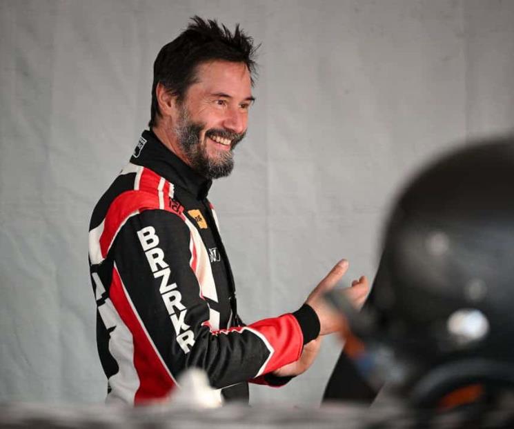 Keanu Reeves debuta como piloto profesional en Indianápolis