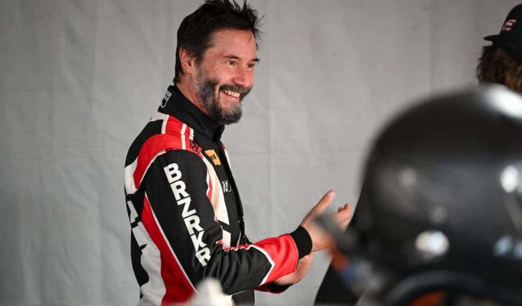 Keanu Reeves debuta como piloto profesional en Indianápolis