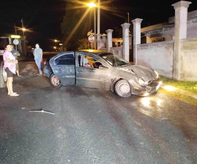 Chocan auto y tráiler en Doctor González