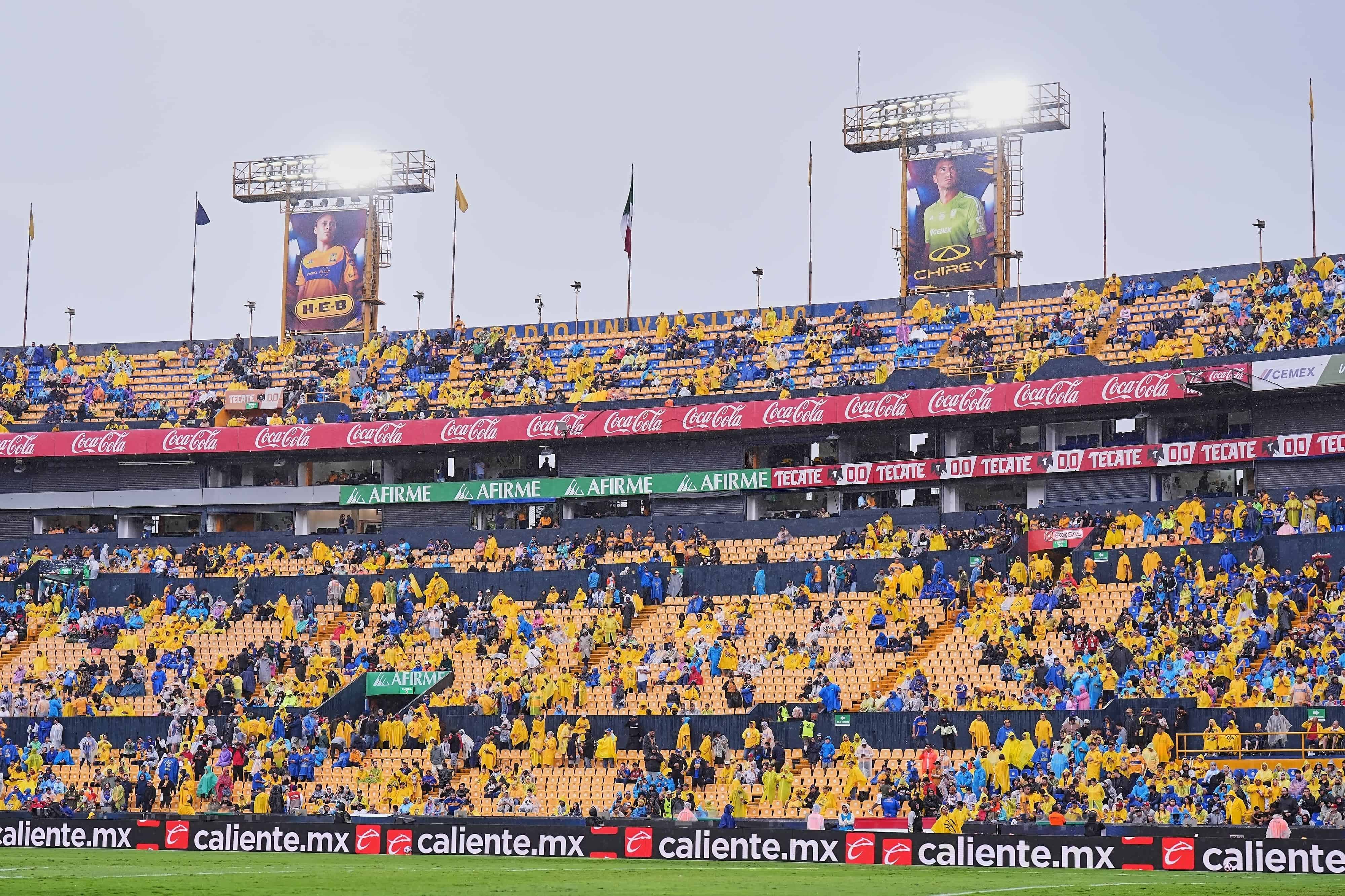 Estadio Universitario.