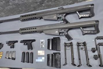 Cae con armas de fuego