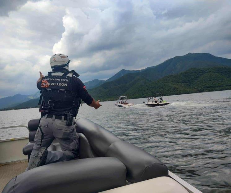 Queda varada lancha en Presa La Boca