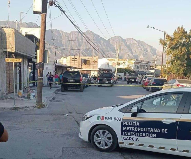 Balean a padre de familia afuera de primaria