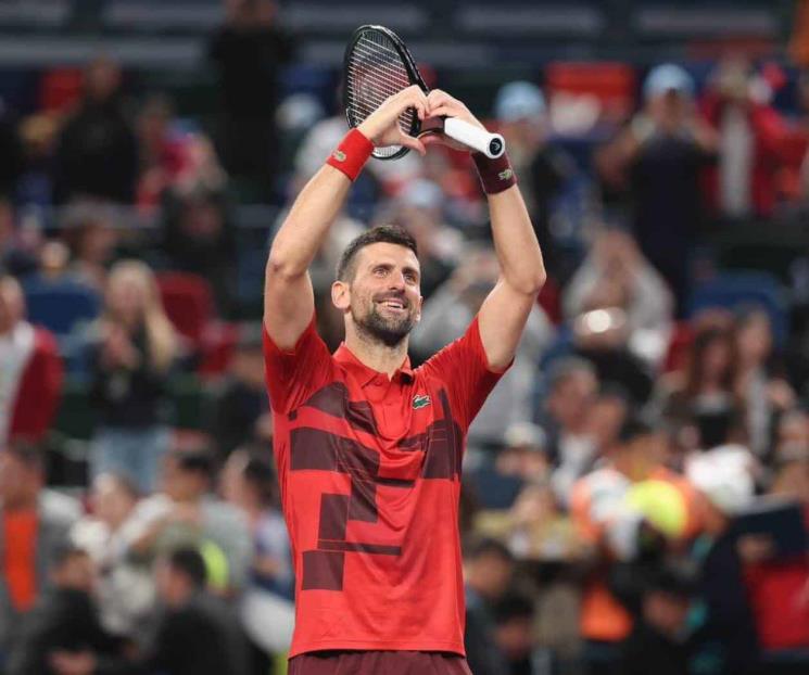 Avanzan Alcaraz y Djokovic a cuartos de final en Shanghái