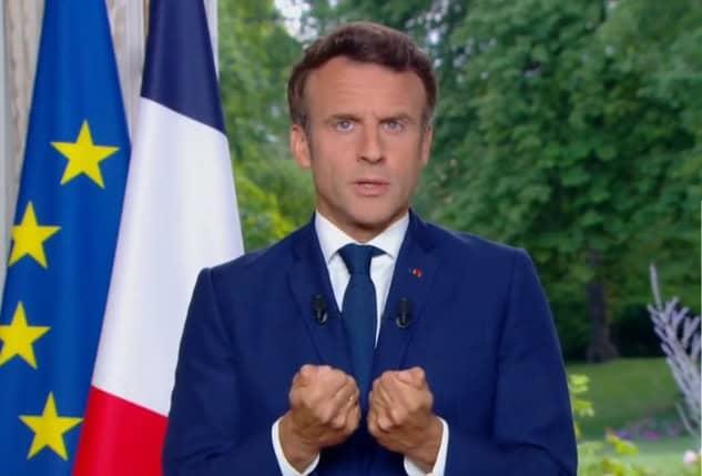 Emily en París debe quedarse en París: Emmanuel Macron