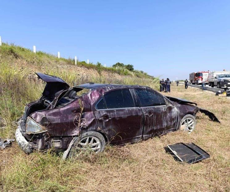 Vuelca auto en Cadereyta, hay un muerto y 3 heridos