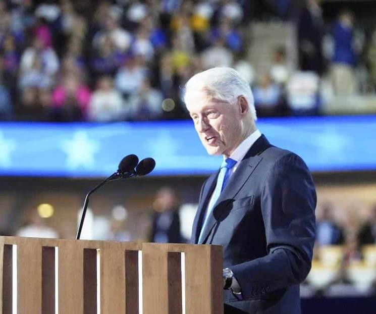 Promueve Bill Clinton campaña de Harris en iglesia de Georgia