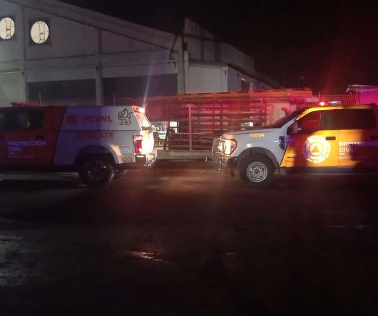 Evacuan a 20 trabajadores por incendio