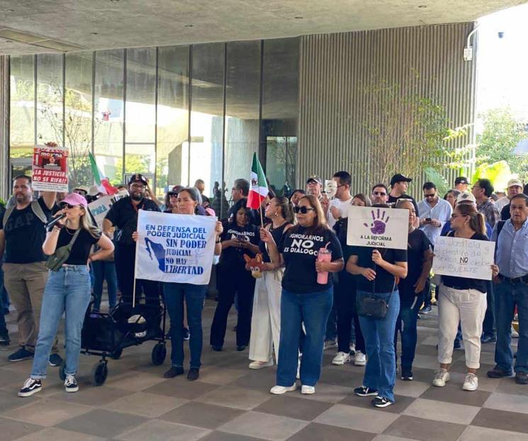 Protestan trabajadores del PJF en el Congreso