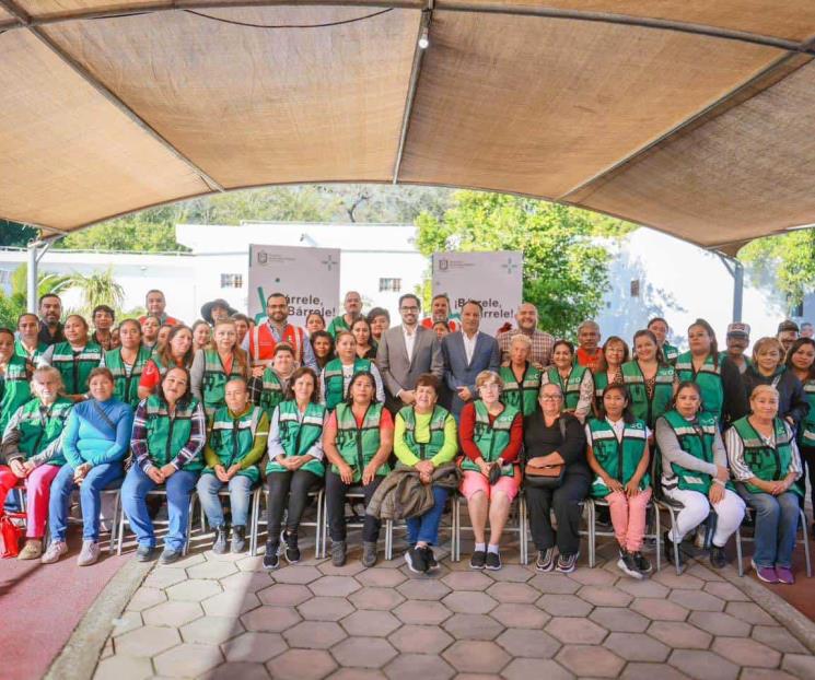 Desayuna David de la Peña con equipo de ´Bárrele, bárrele´