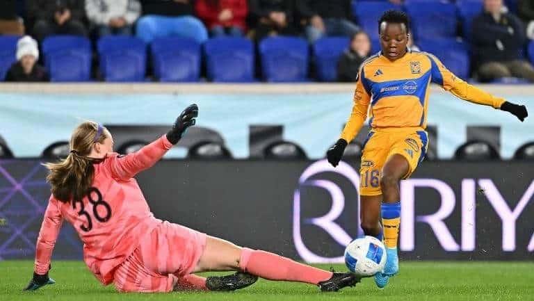 Tigres, de líderes;  Rayadas, eliminadas