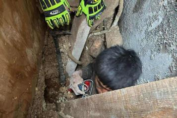 Termina atrapado tras derrumbe