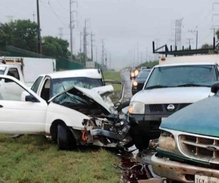 Choque múltiple deja un muerto y cuatro heridos en Pesquería