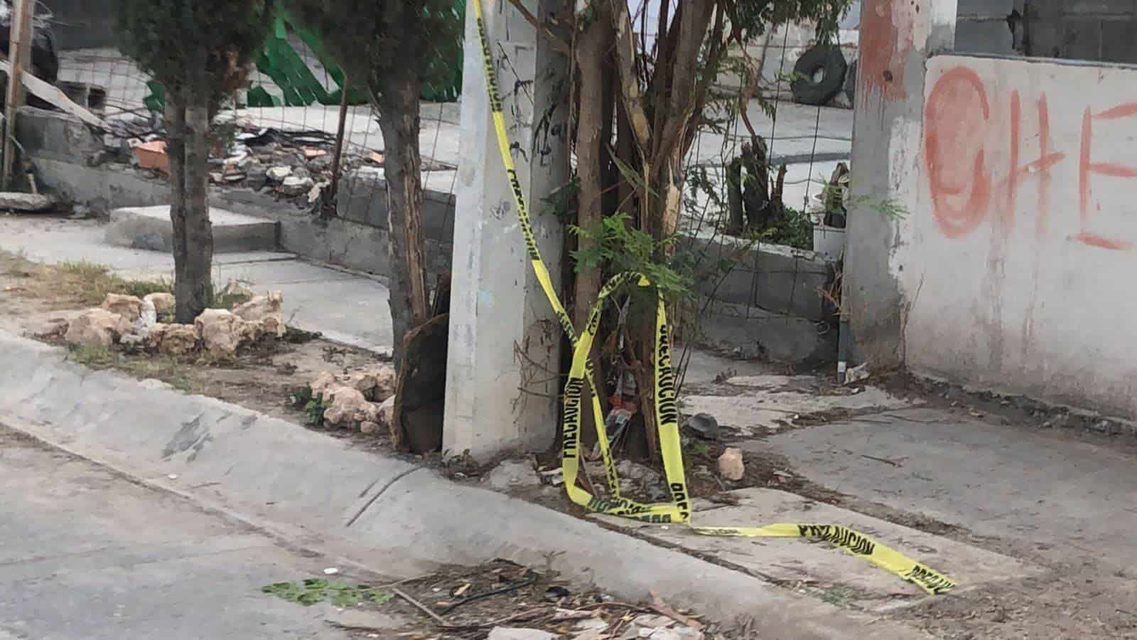 El cadáver de un hombre, con al menos un balzo en la cabeza, fue encontrado en un terreno baldío de la Colonia San Miguel Residencia, en el municipio de Escobedo.