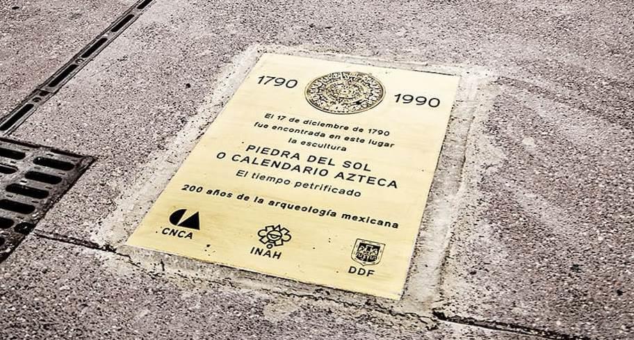 Colocan placas de la Coatlicue, la Piedra del Sol y la de Tizoc