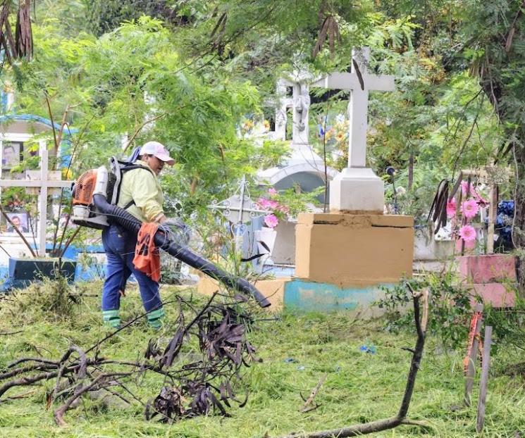 Arranca Monterrey operativo de limpieza en panteones