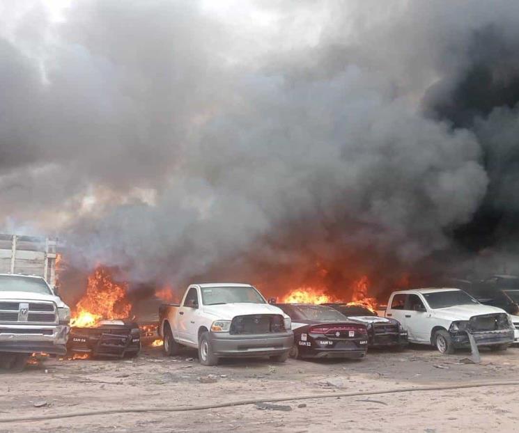 Investigan incendio de vehículos