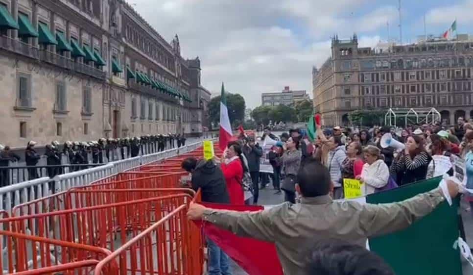 Trabajadores del PJF llegan a Palacio Nacional