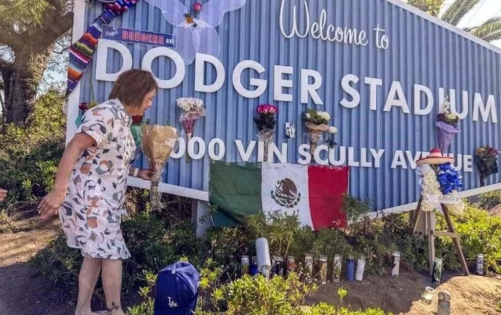 Se rinden aficionados de los Dodgers ante El Toro Valenzuela