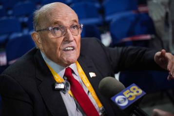 Juez ordena a Rudy Giuliani entregar departamento en NY
