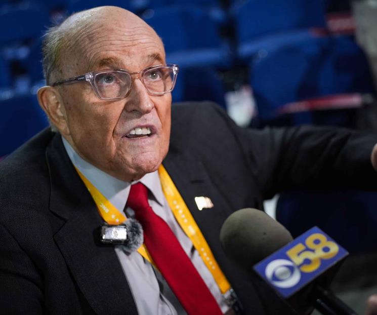 Juez ordena a Rudy Giuliani entregar departamento en NY