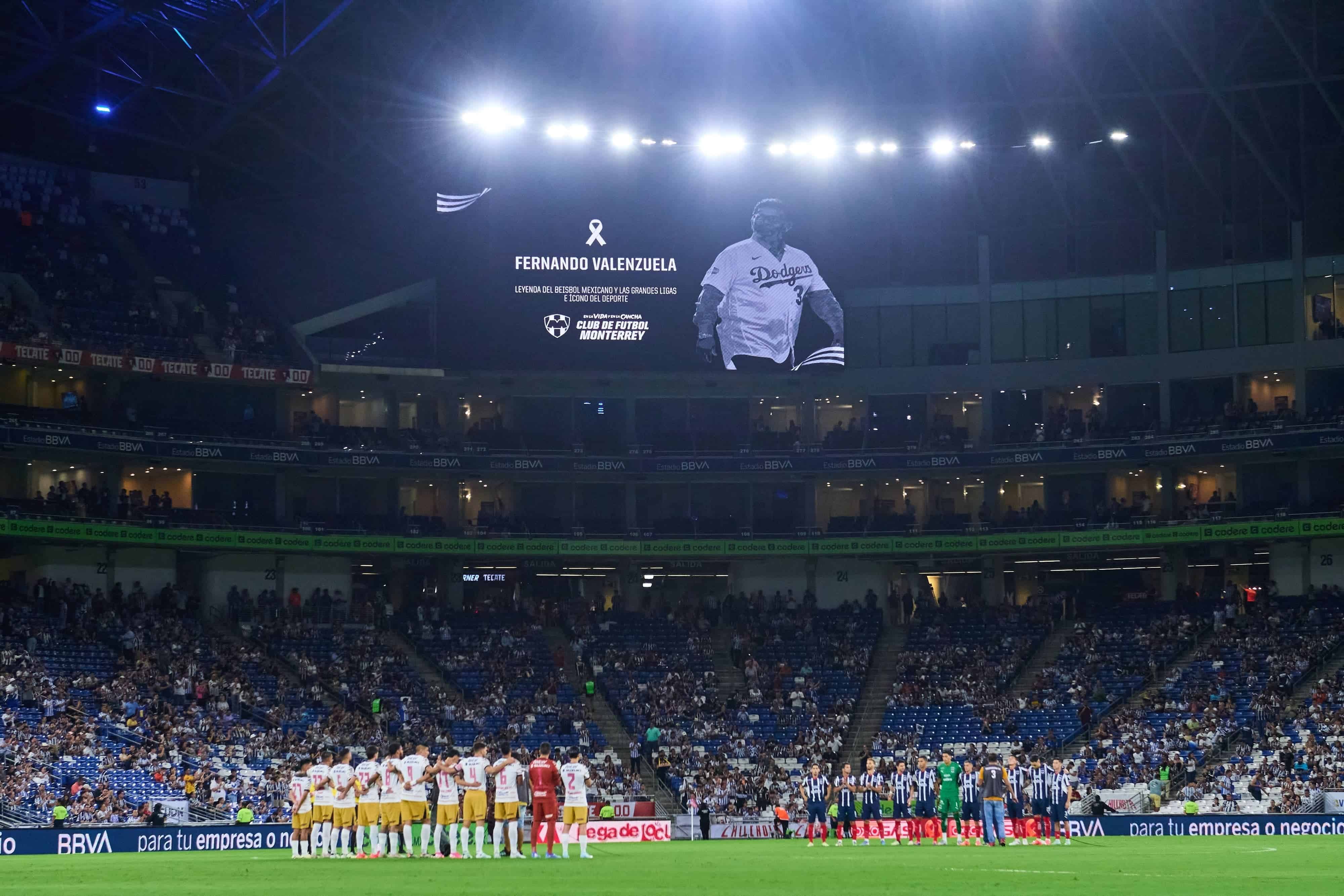 Estadio BBVA rinde homenaje a Fernando Valenzuela.