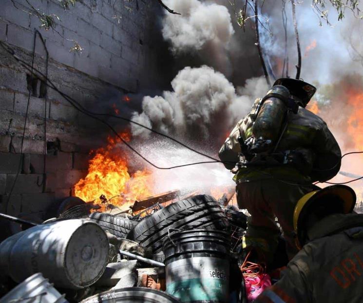 Arde bodega en Guadalupe