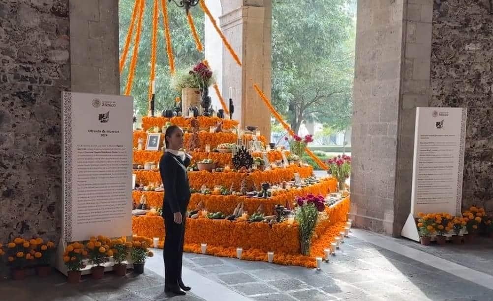 Sheinbaum comparte ofrenda de Día de Muertos en Palacio Nacional