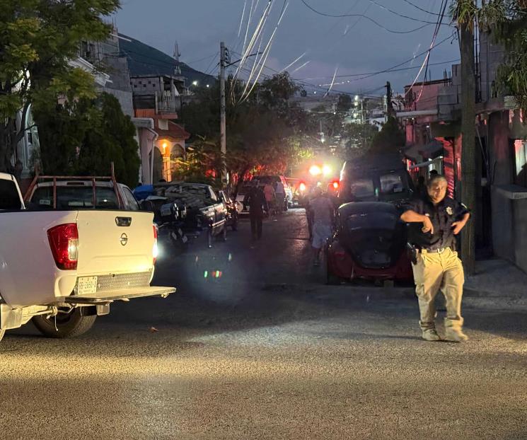 Ejecuta solitario criminal a joven afuera de casa en Santa Catarina