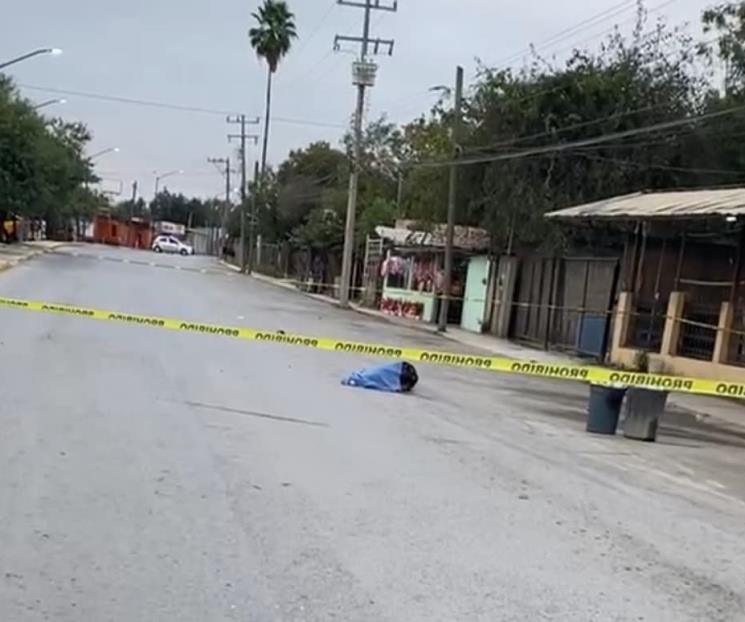 Encuentran cadáver frente a panteón