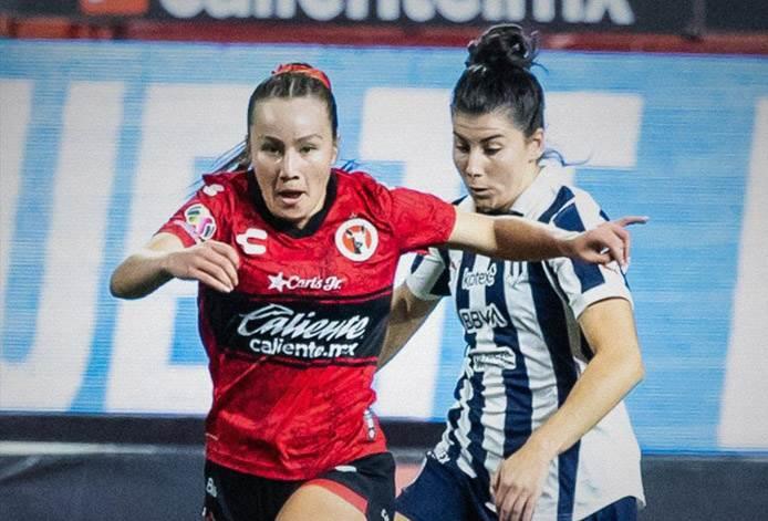 Vence Rayadas a Xolos y se queda con la cima de la Liga MX Femenil