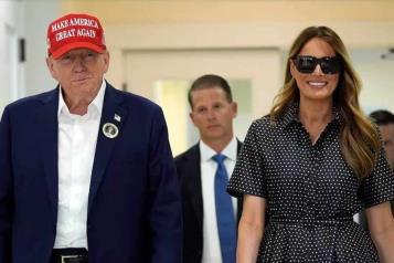 Acude Trump a emitir su voto junto a Melania 