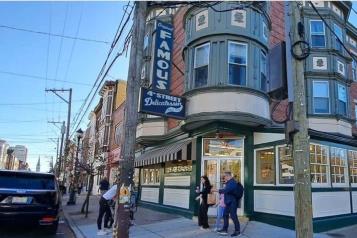 Premian a votantes con galletas y descuentos en Pennsylvania