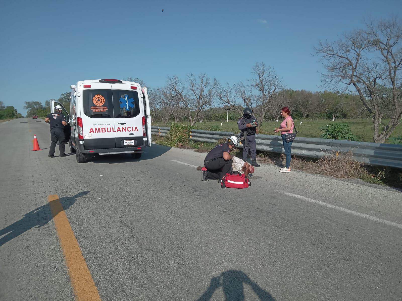 Un comerciante terminó con lesiones graves, al salir proyectado de su camioneta en marcha, cuando repentinamente, se abrió la puerta del conductor en el municipio de General Terán.