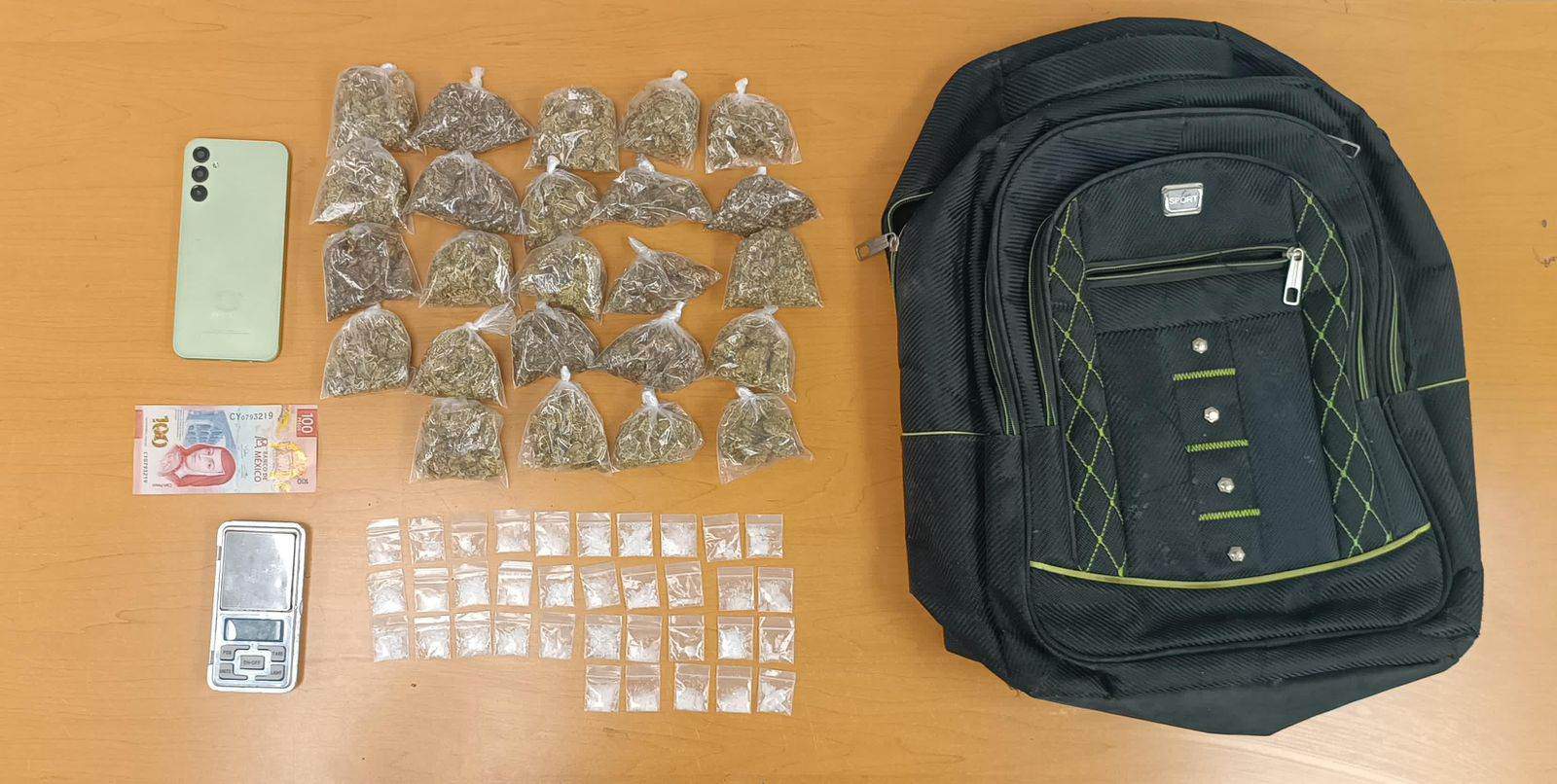 En posesión de 24 envoltorios de marihuana y 35 de cristal, un hombre fue arrestado por elementos del Grupo de Coordinación Metropolitana, en el municipio de Pesquería.