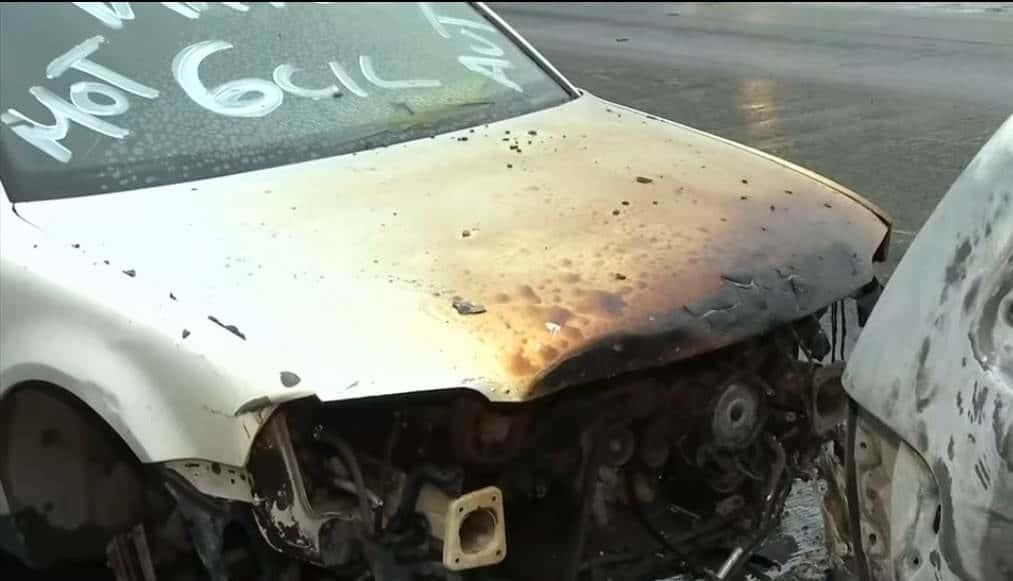 Acaba incendio con vehículo chatarra