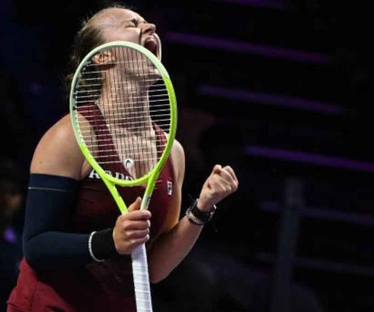 Avanza Krejcikova a semifinales del WTA Finals