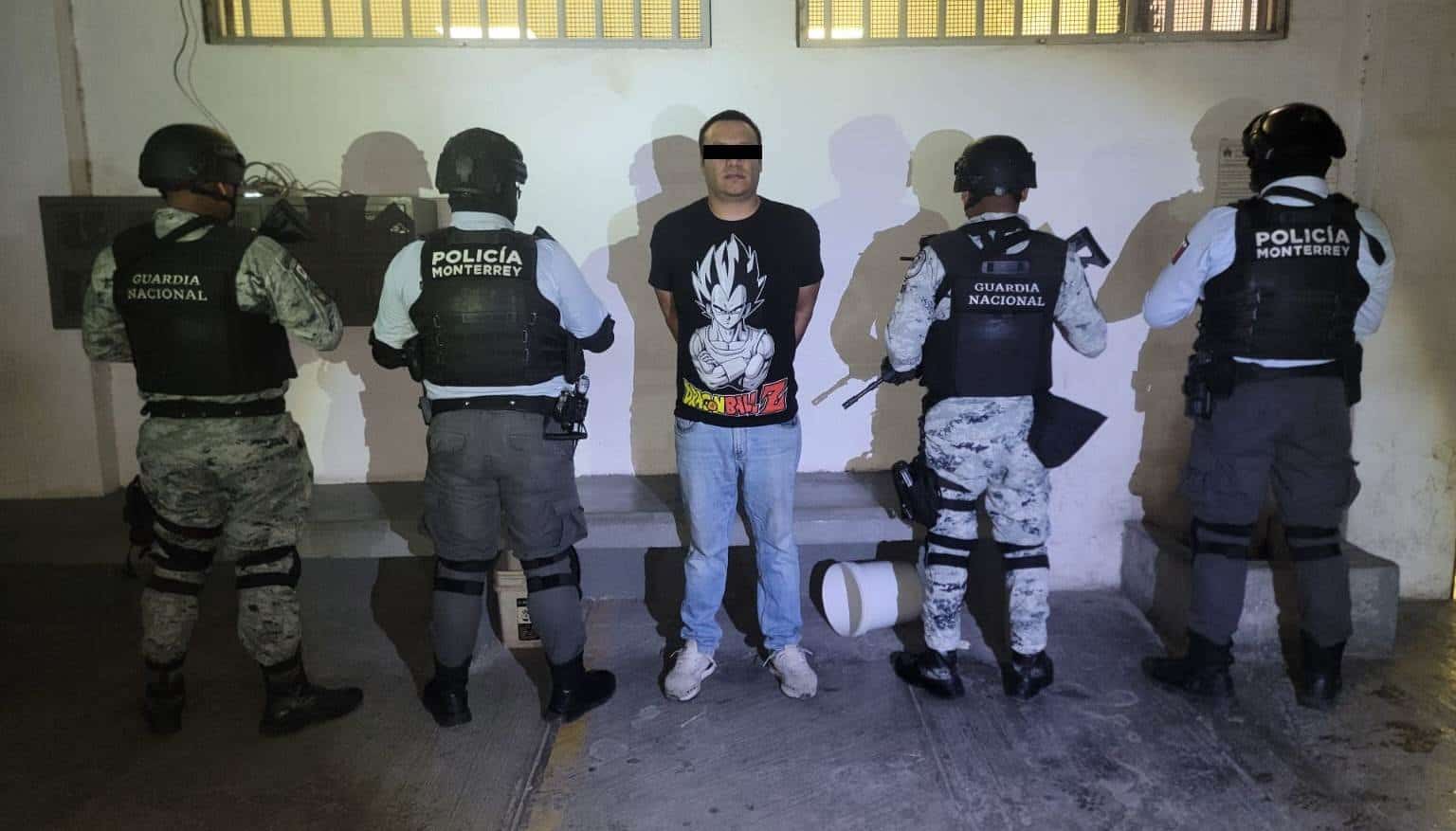 Un hombre que circulaba a bordo de una motocicleta presuntamente robada, fue detenido dentro del Operativo Monterrey Seguro, entre la Guardia Nacional y la Policía de Monterrey, en la Colonia Talleres.