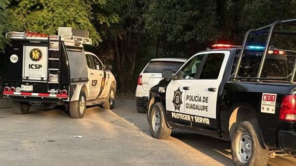 Una cabeza humana fue localizada a un lado de las vía del ferrocarril en una zona despoblada en Guadalupe, agentes ministeriales investigan los hechos.