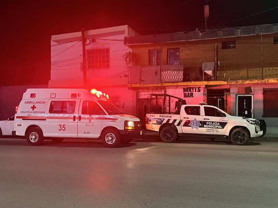 Una intensa movilización de las distintas corporaciones policiaca se registró en el municipio de Linares, al reportarse el presunto "Levantón" de cinco personas en el interior de un bar.