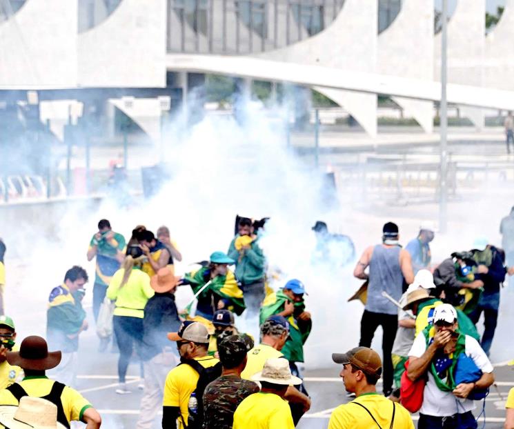 Detiene Argentina a 61 brasileños vinculados a la asonada de Brasil