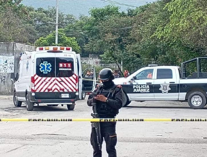 Cuando se encontraba lavando su automóvil, un prestamista fue asesinado a balazos por dos sujetos quienes se dieron a la fuga en una motocicleta, en Juárez,