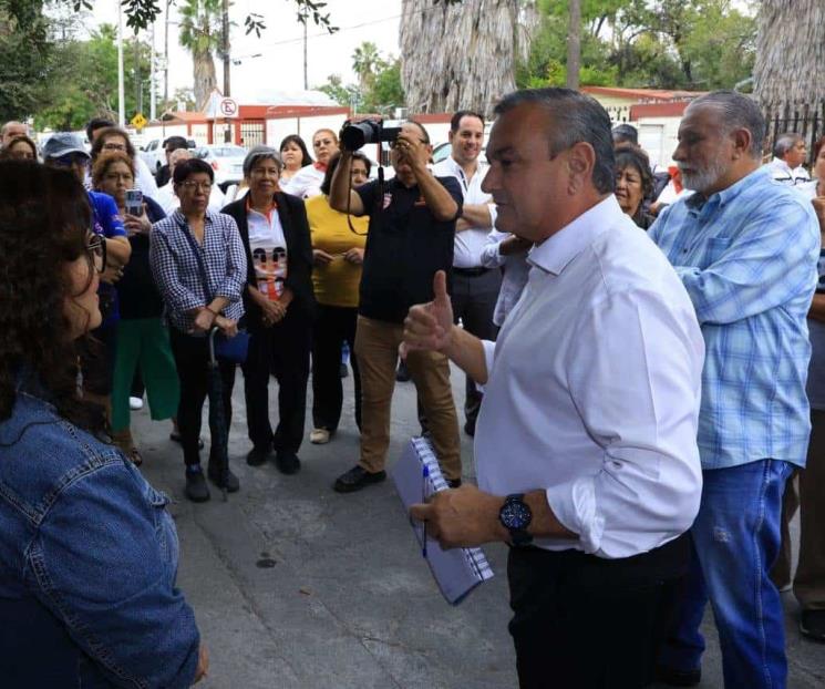 Ofrece Héctor a vecinos gestionar revisión del drenaje sanitario